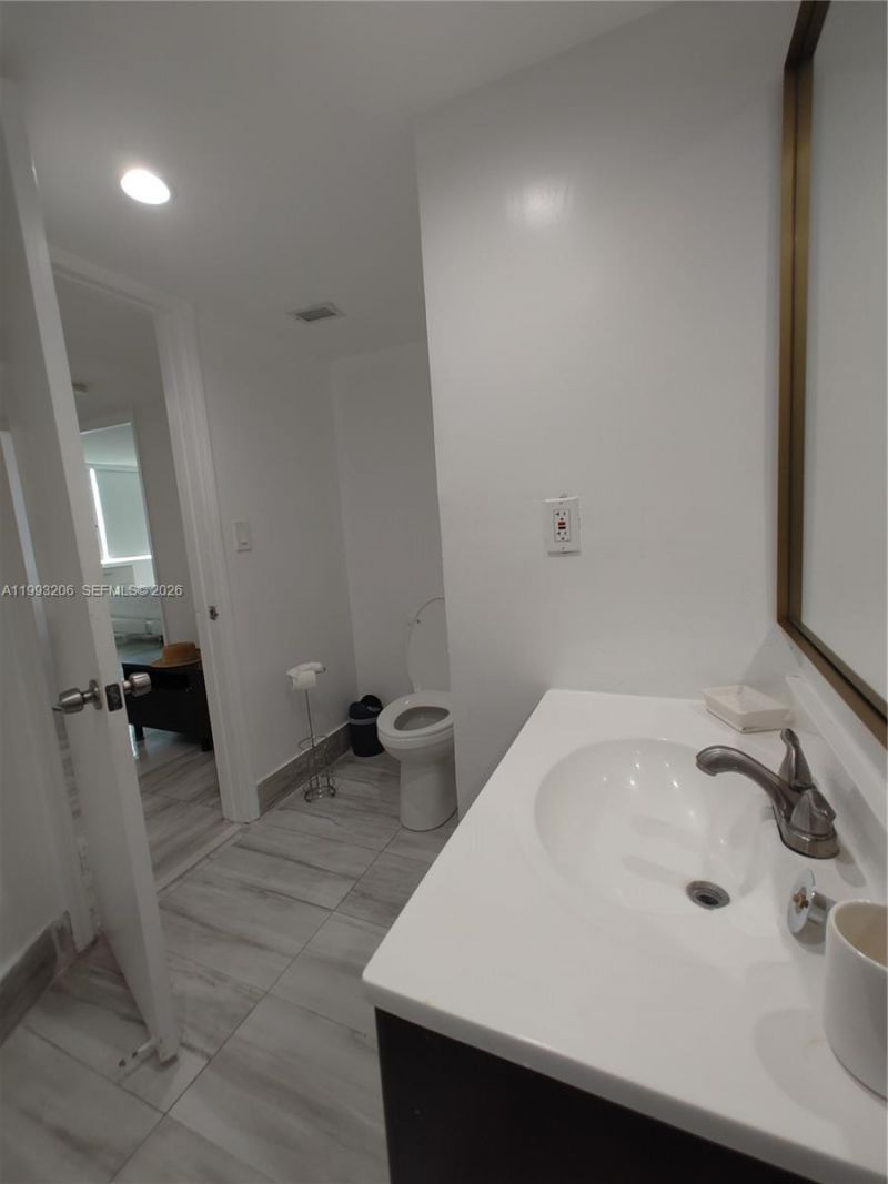 7135 Collins Ave, Unit 525, Miami Beach, FL 33141 Photo