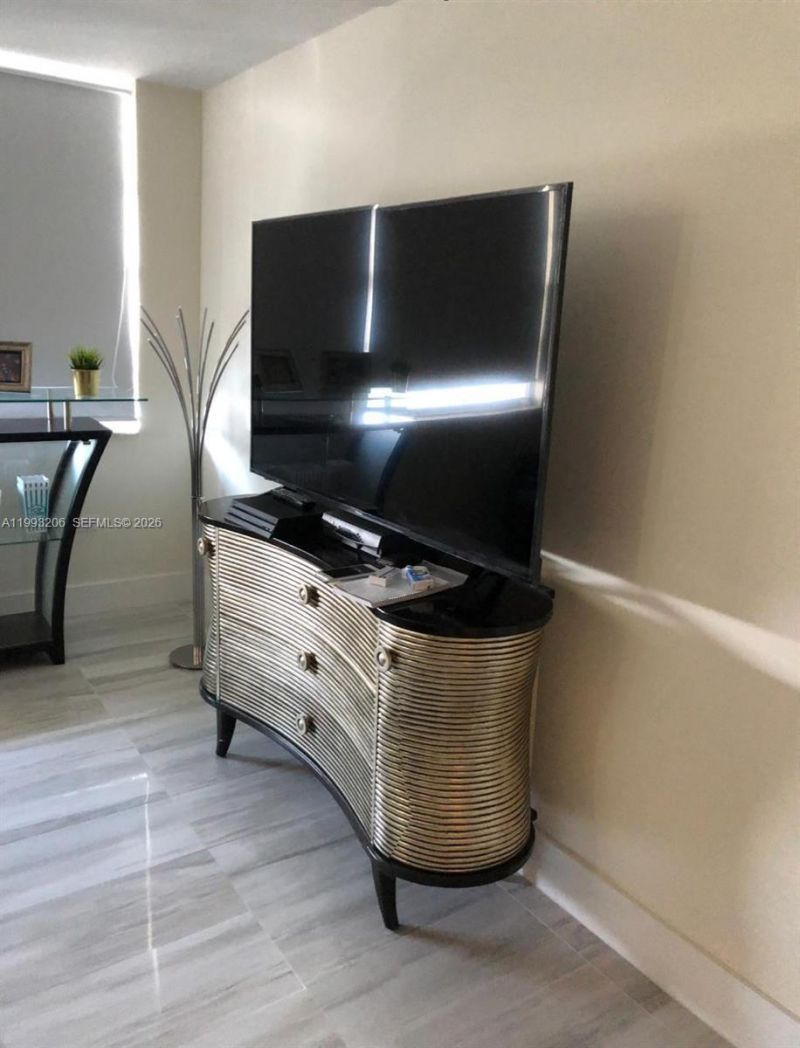 7135 Collins Ave , Unit 525, Miami Beach, FL 33141 Photo