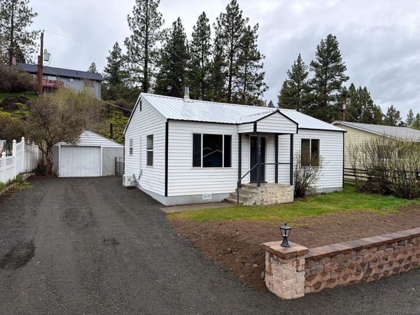 215 N Humbolt Street, Canyon City, OR 97820