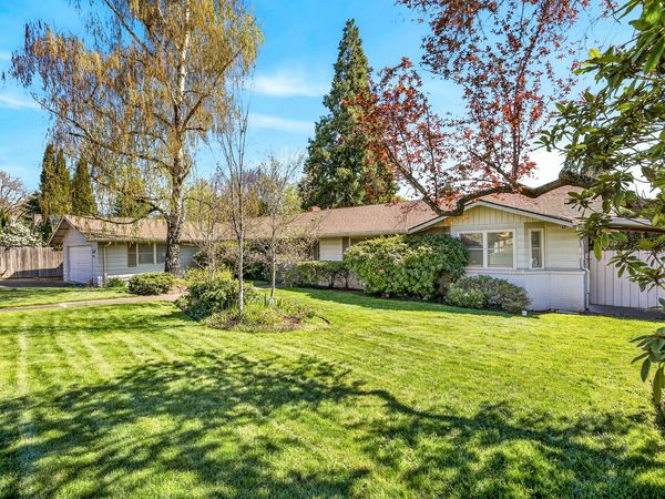 2418 Acorn Way, Medford, OR 97504