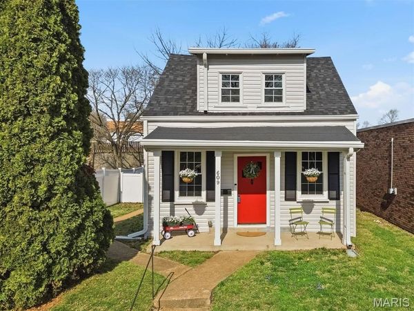 609 S 4th Street, St Charles, MO 63301