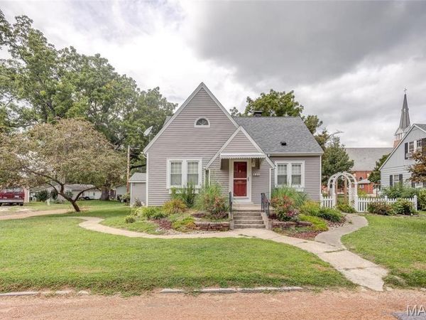 111 W Barr Place , Jerseyville, IL 62052