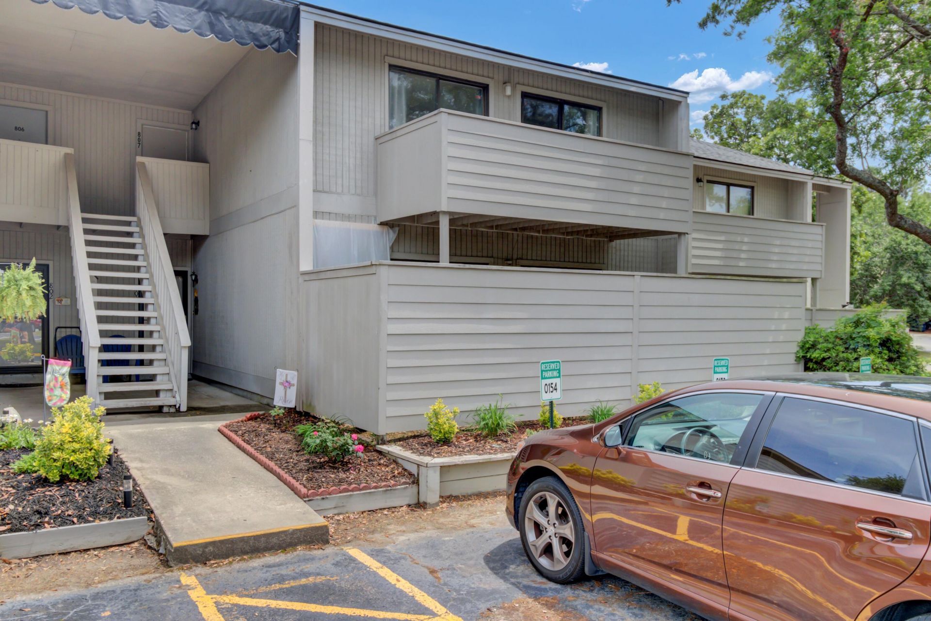 807 Greencastle Drive Photo 1