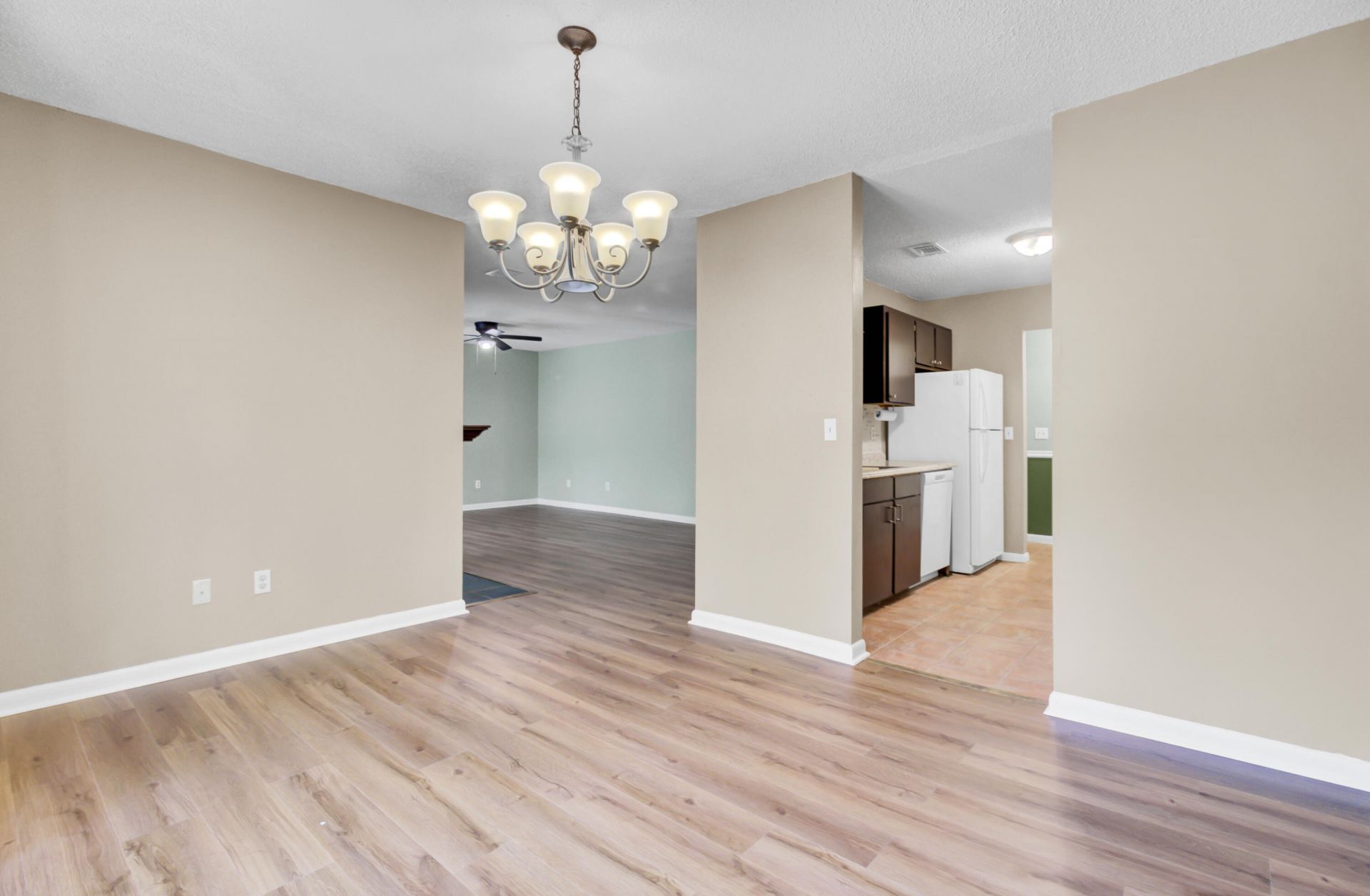 807 Greencastle Drive Photo 10