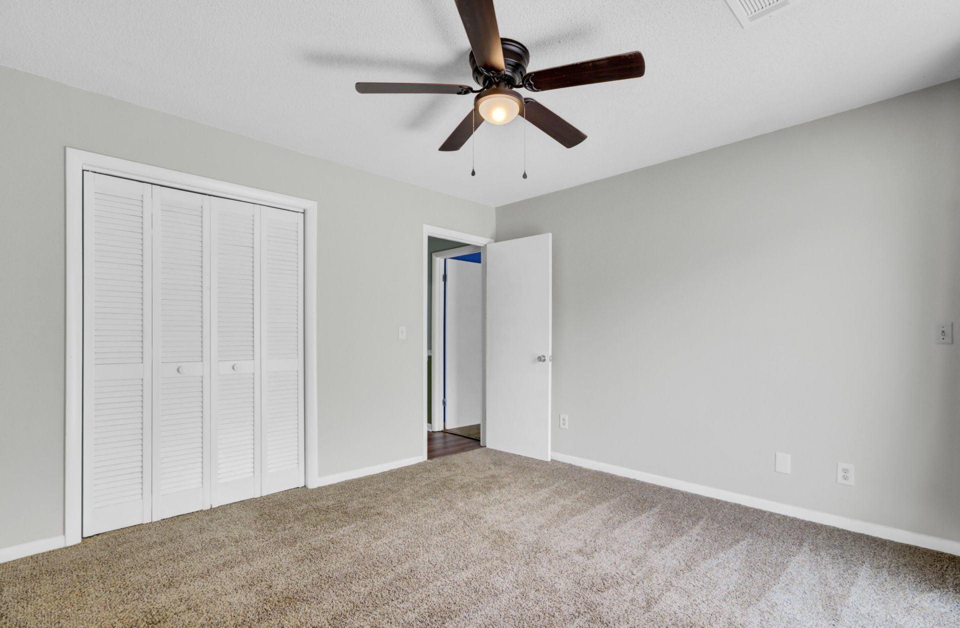 807 Greencastle Drive Photo 15