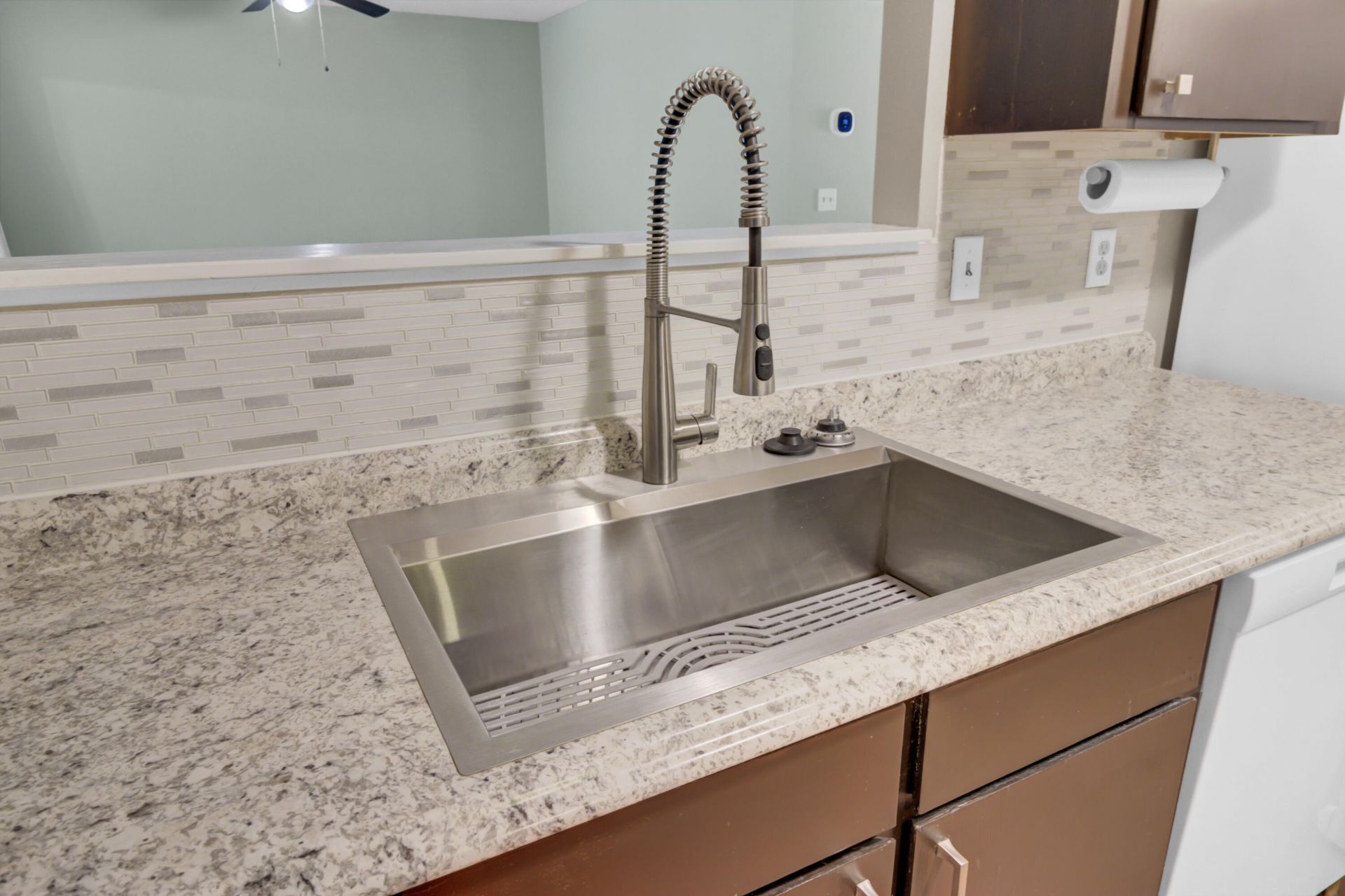 807 Greencastle Drive Photo 8