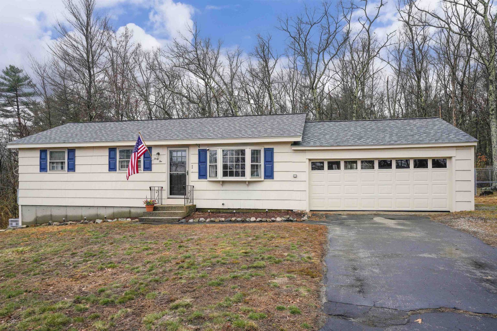 42 Belmont Drive, Merrimack, NH 03054 Main Photo