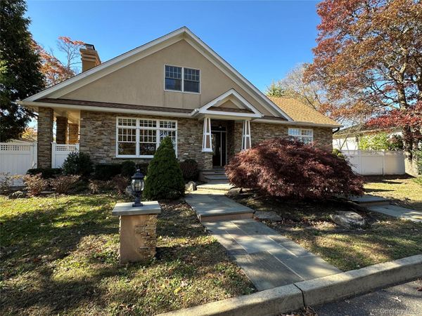 16 Oriole Place , Farmingville, NY 11738