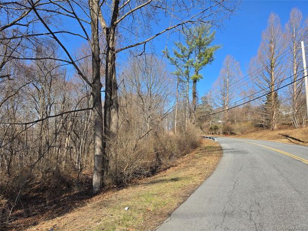 6 Willow Road , Carmel, NY 10512