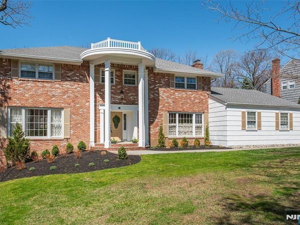 5 Robin Hill Road, NORTH CALDWELL, NJ 07006