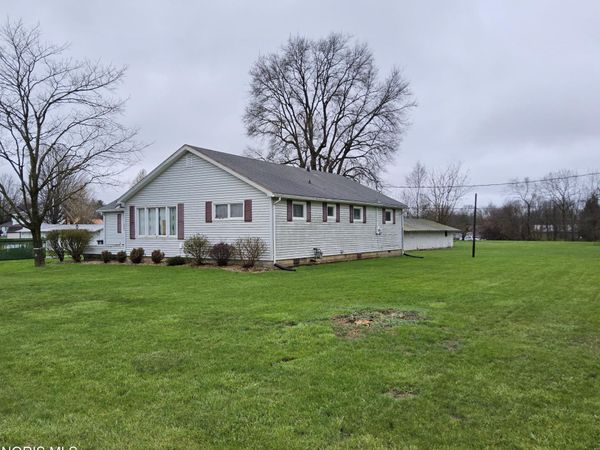 112 Evergreen Lane , Upper Sandusky, OH 43351