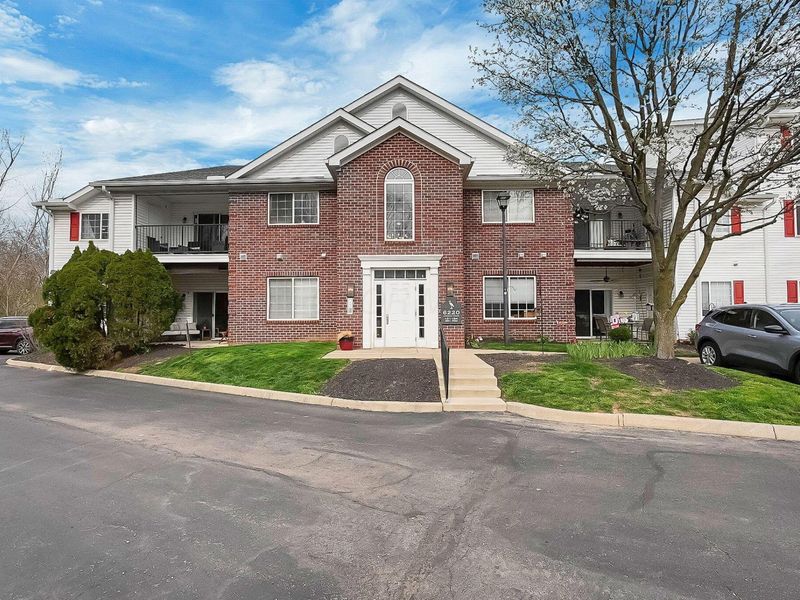6220 Harbour Pointe, Unit 101, Columbus, OH 43231 Photo 2