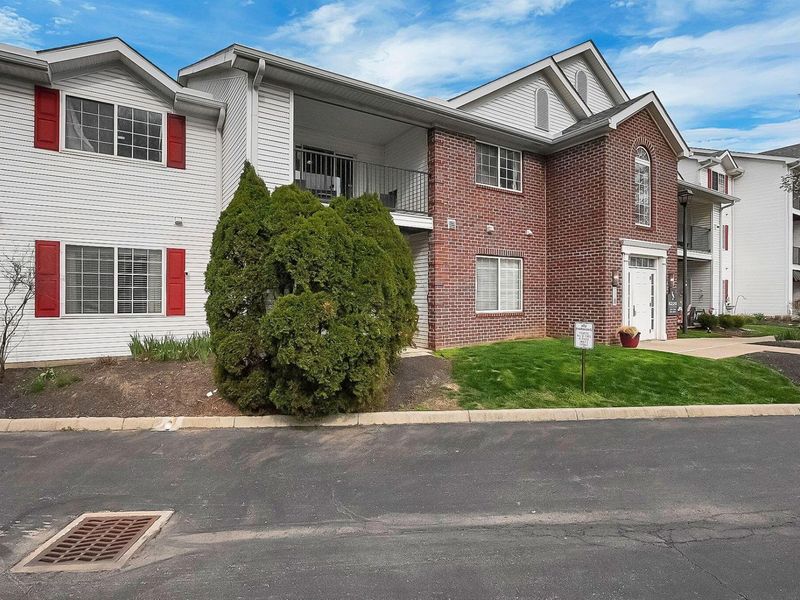 6220 Harbour Pointe, Unit 101, Columbus, OH 43231 Photo 3