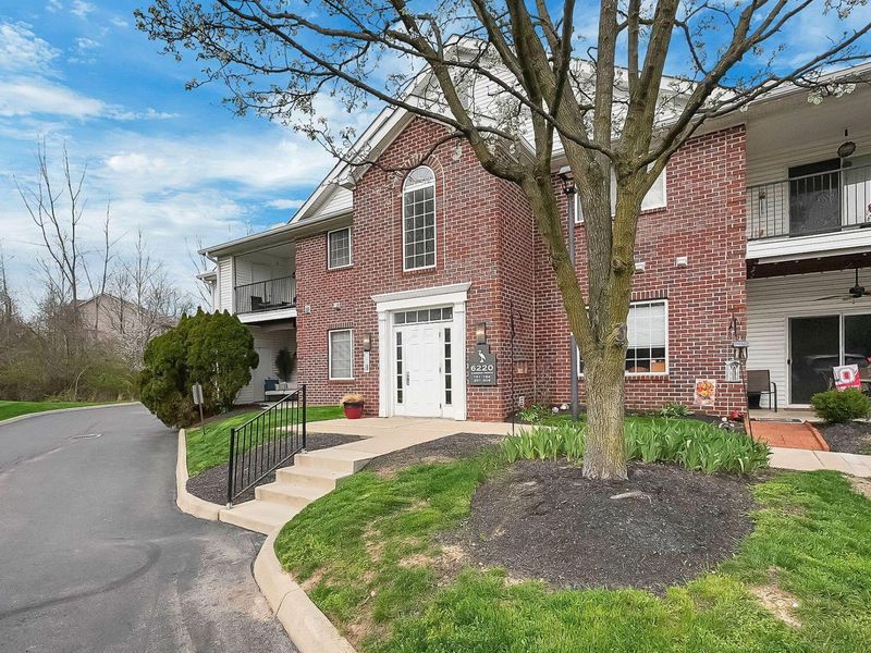 6220 Harbour Pointe, Unit 101, Columbus, OH 43231 Photo 4