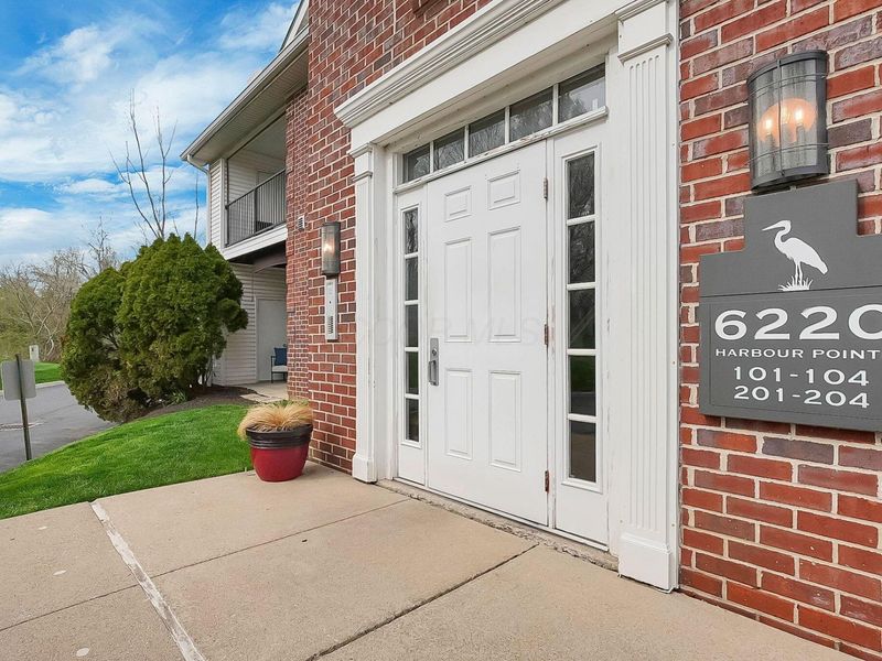 6220 Harbour Pointe, Unit 101, Columbus, OH 43231 Photo 5