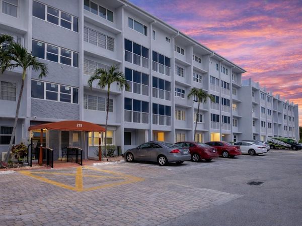 215 SE 3rd Avenue, Unit 306d, Hallandale Beach, FL 33009