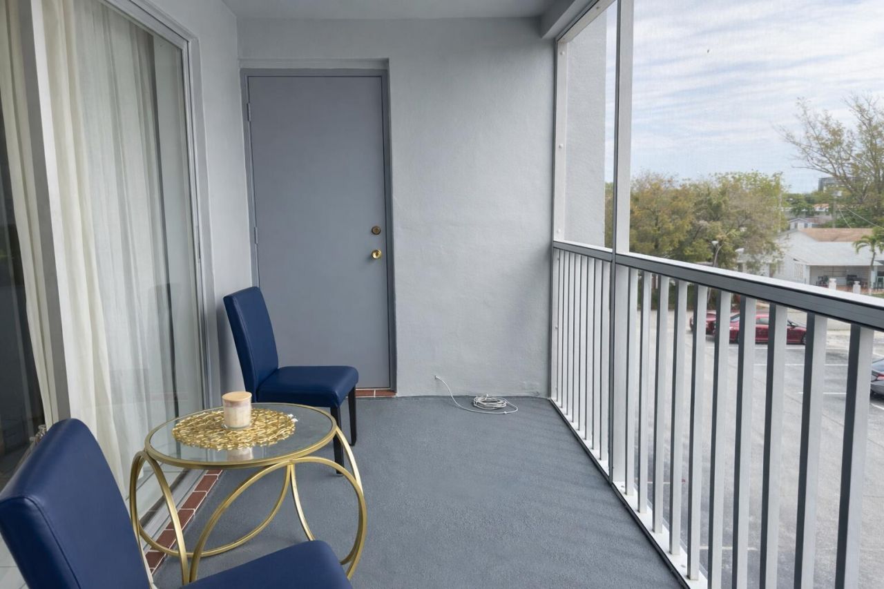 215 SE 3rd Avenue, Unit 306d, Hallandale Beach, FL 33009 Photo