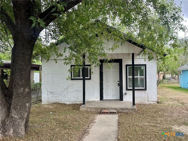 929 Veterans Street , Seguin, TX 78155