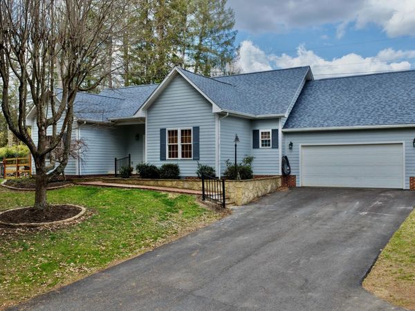 205 Ruffner Drive, Lewisburg, WV 24901