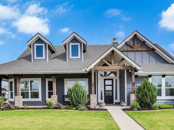 325 Charli CIR, Liberty Hill, TX 78642