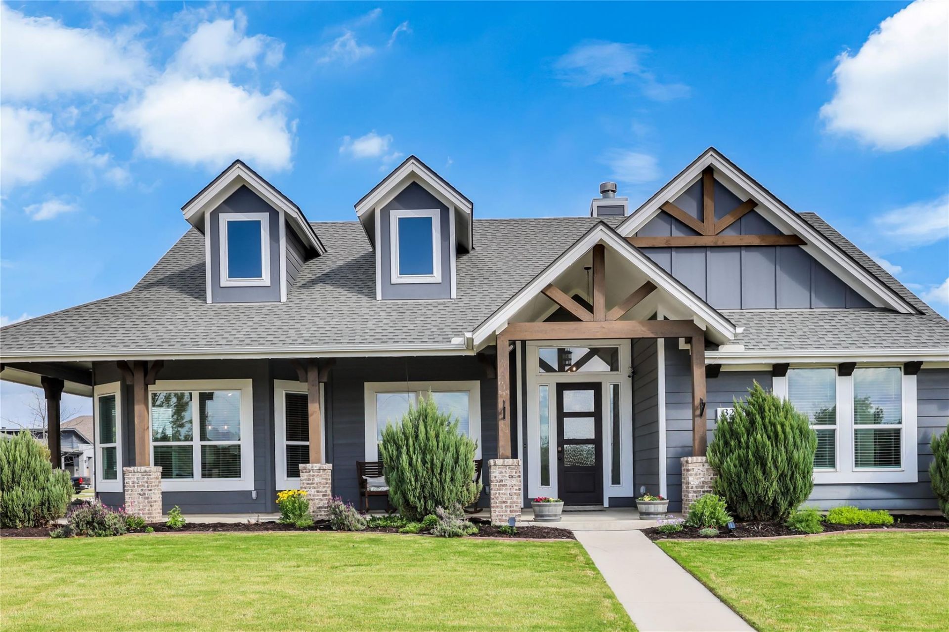 325 Charli Cir, Liberty Hill, TX 78642 Main Photo