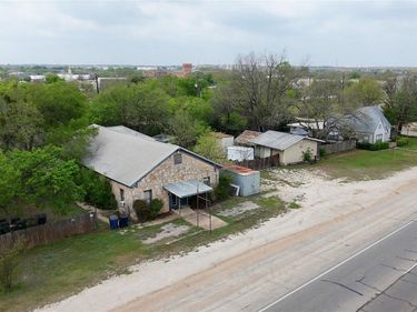 201, 203, 205, & 207 S Hwy 183, Leander, TX 78641