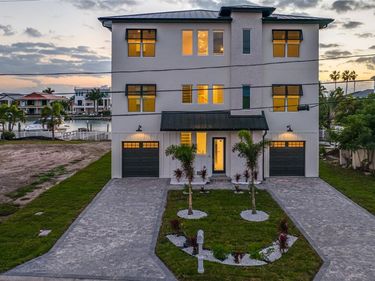 11460 7TH STREET E, TREASURE ISLAND, FL 33706