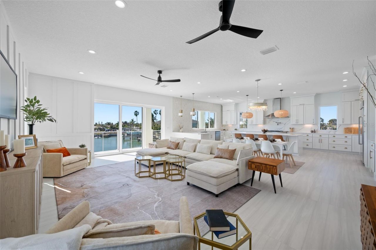 11460 7th Street E, Treasure Island, FL 33706 Photo