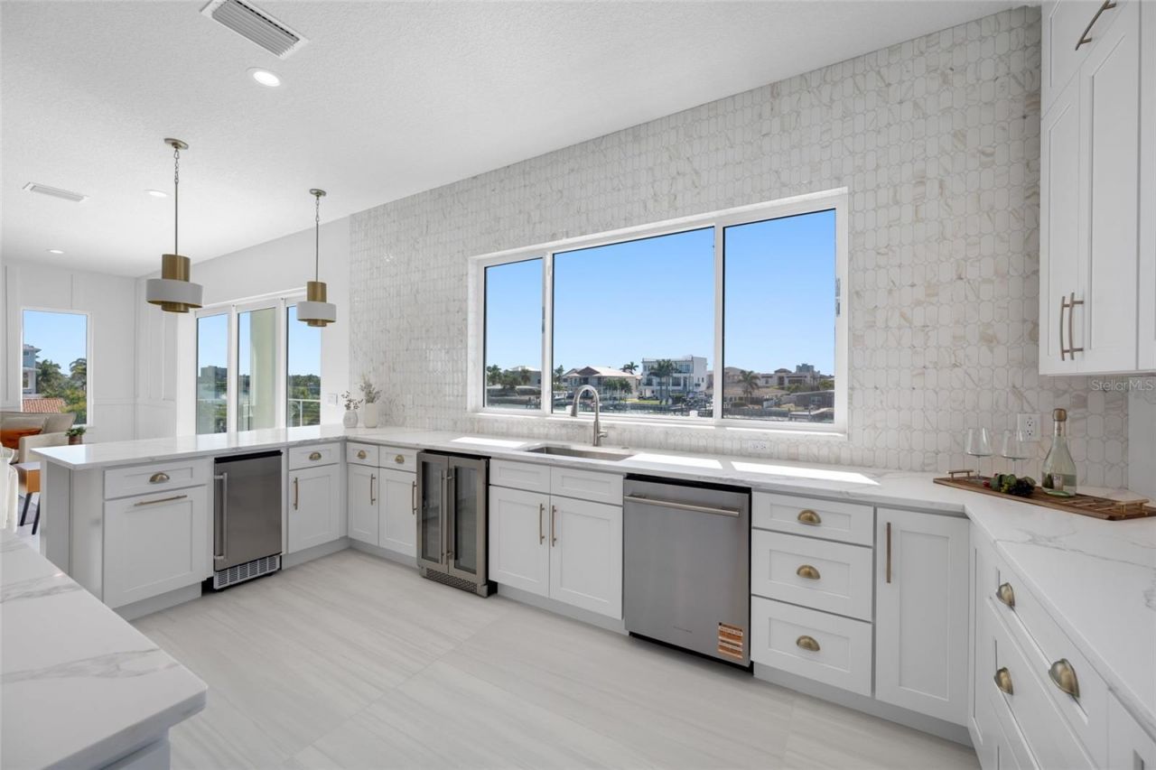 11460 7th Street E, Treasure Island, FL 33706 Photo