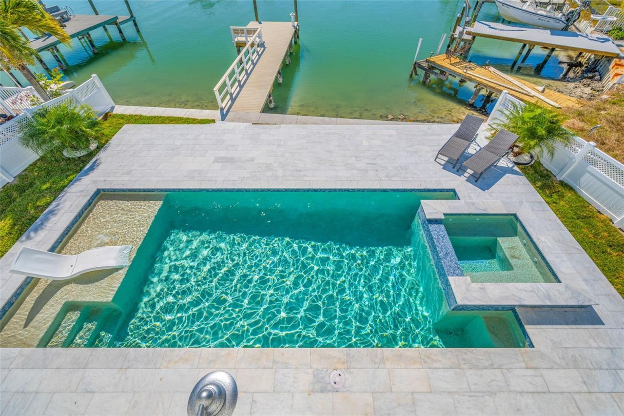 11460 7th Street E, Treasure Island, FL 33706 Photo