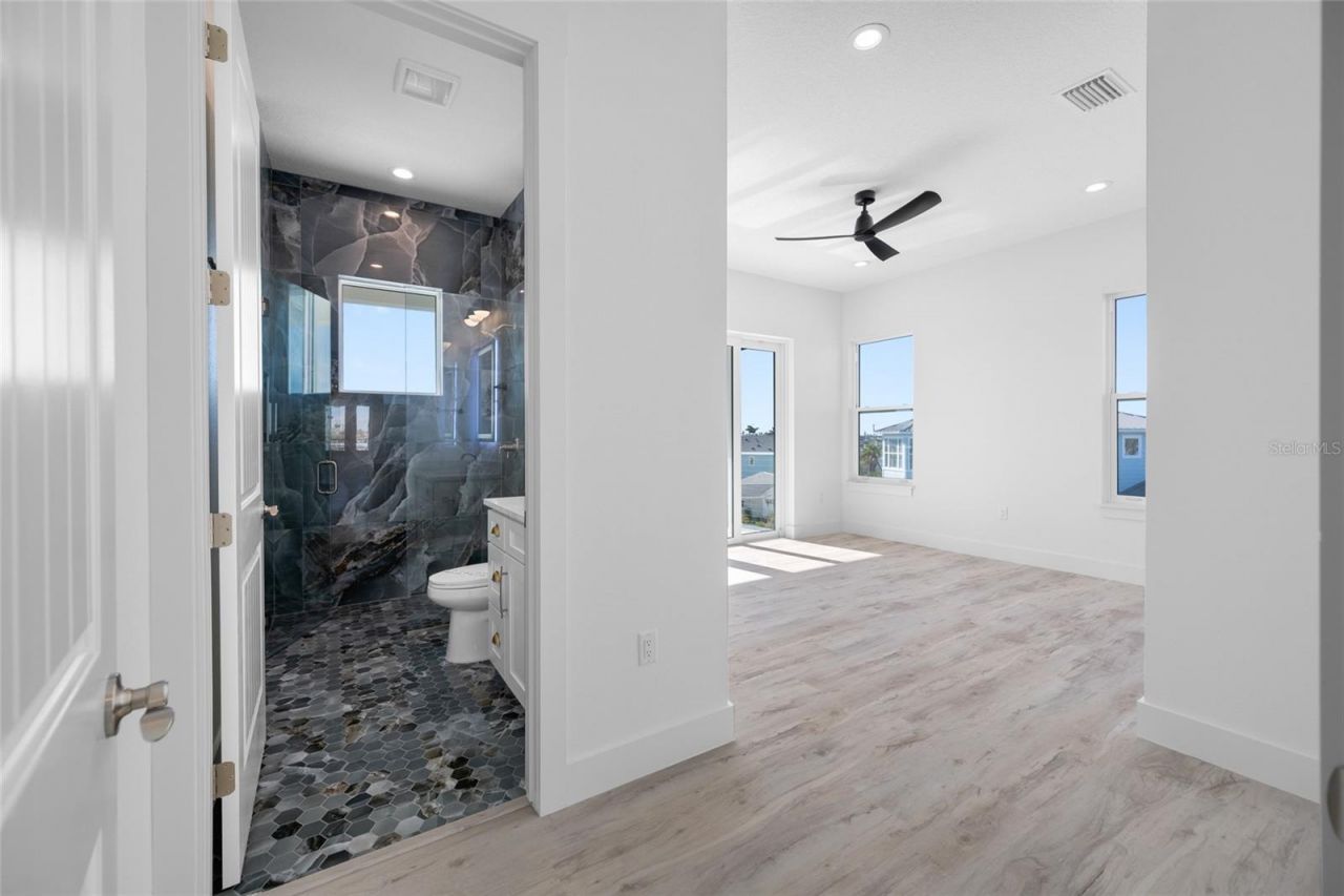 11460 7th Street E, Treasure Island, FL 33706 Photo