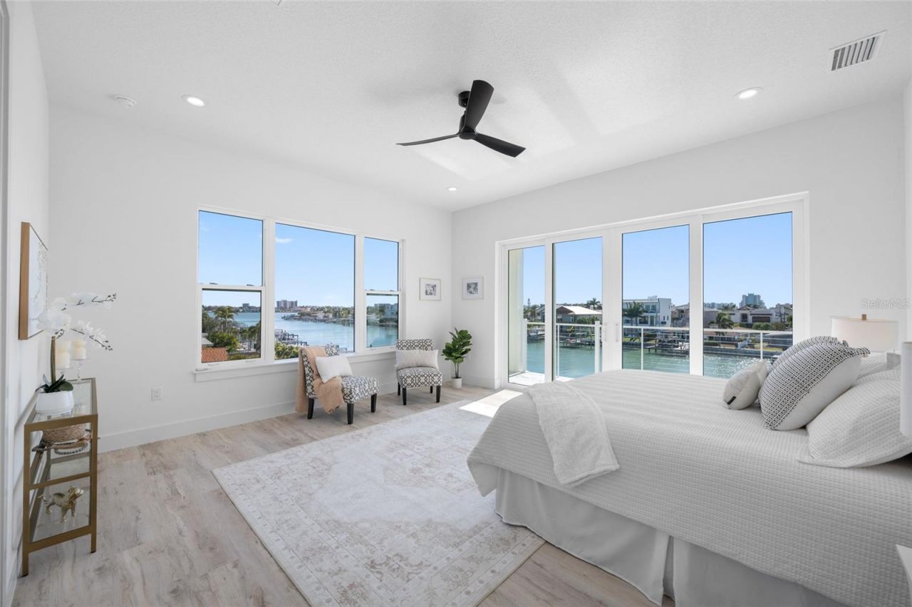 11460 7th Street E, Treasure Island, FL 33706 Photo