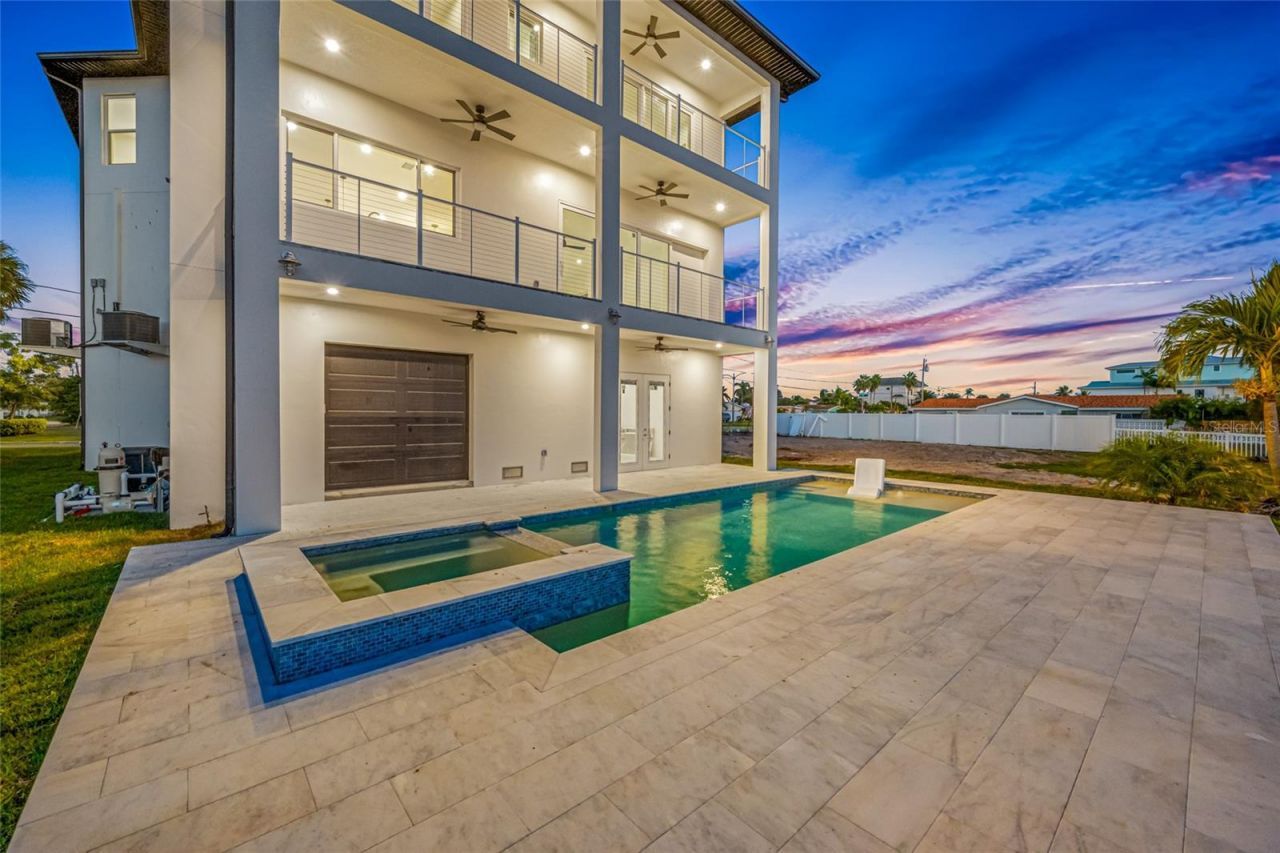 11460 7th Street E, Treasure Island, FL 33706 Photo
