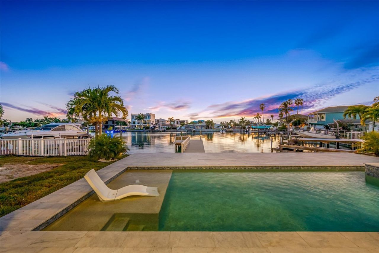 11460 7th Street E, Treasure Island, FL 33706 Photo