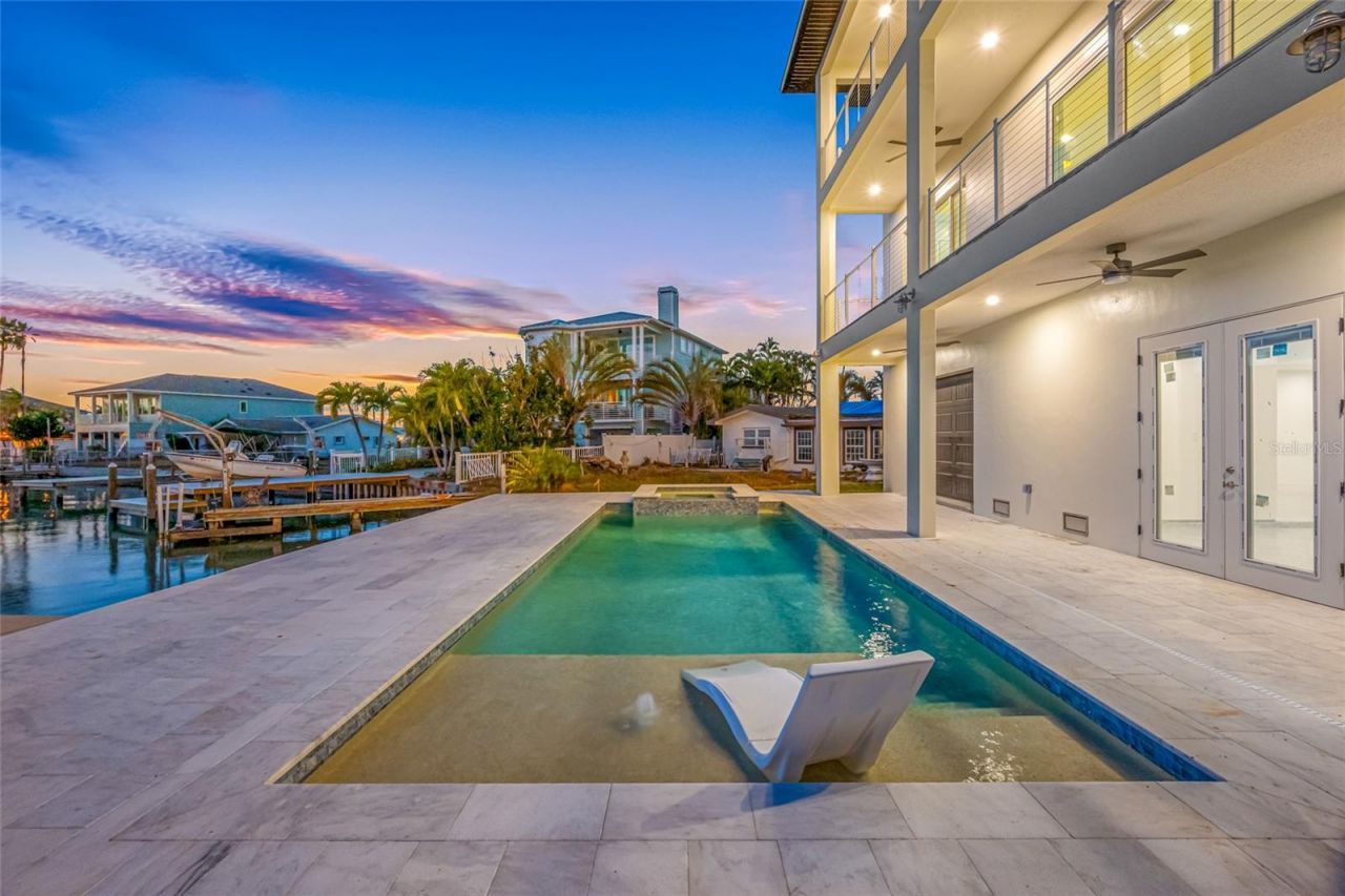 11460 7th Street E, Treasure Island, FL 33706 Photo