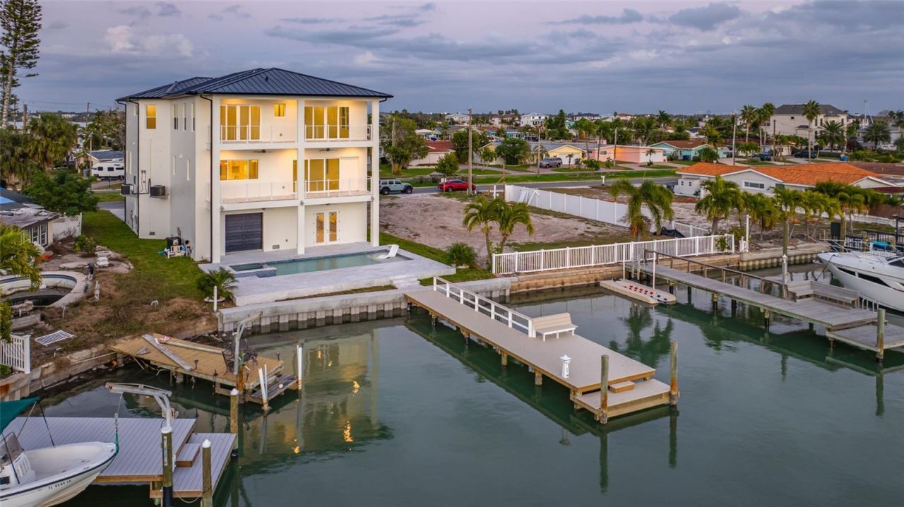 11460 7th Street E, Treasure Island, FL 33706 Photo