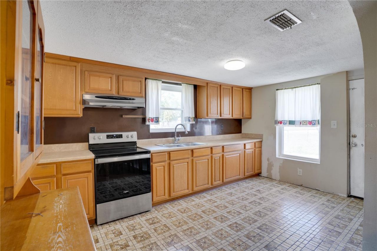 701 61st Avenue Ne, Saint Petersburg, FL 33703 Photo