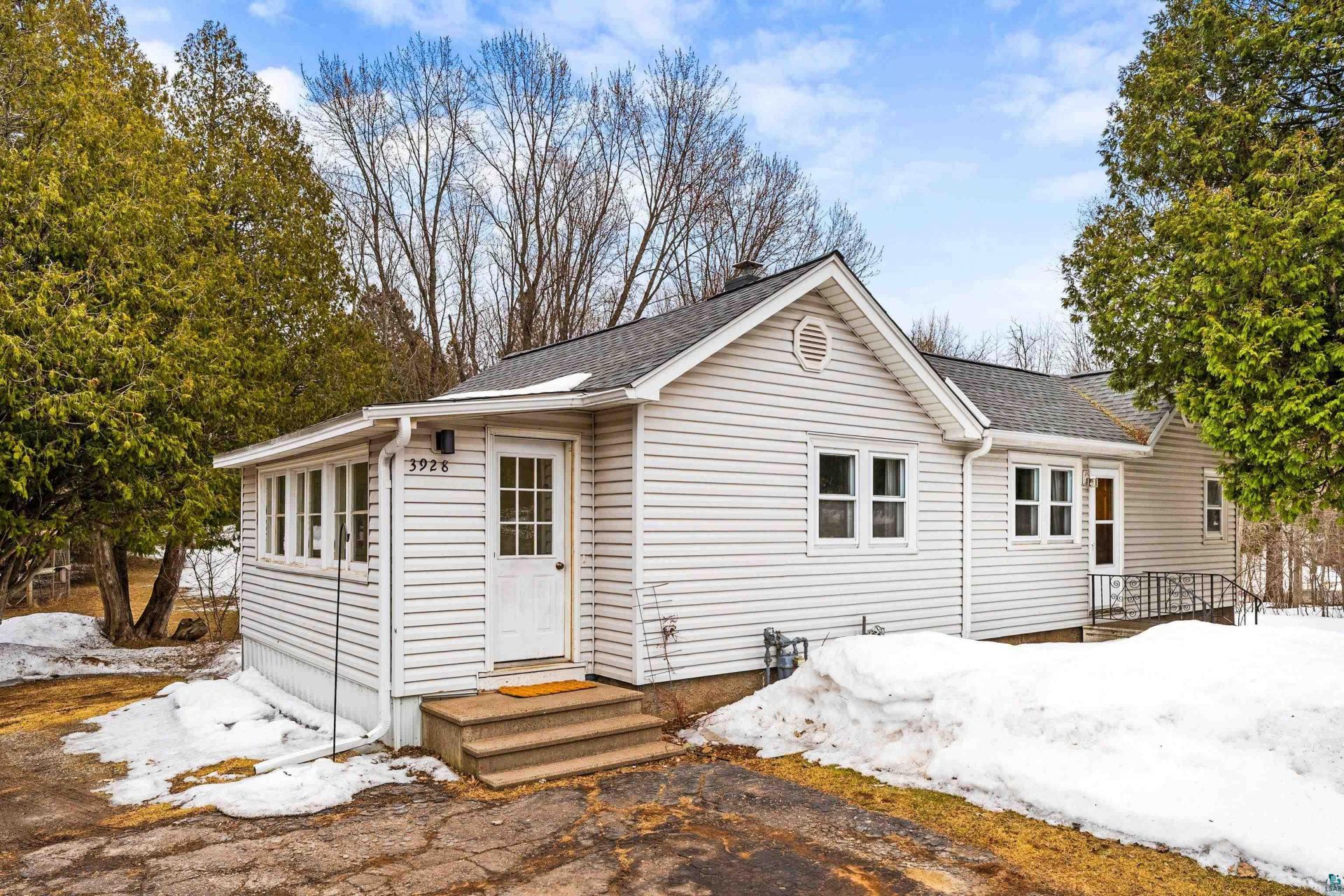 3928 Haines Rd, Duluth, MN 55811 Main Photo