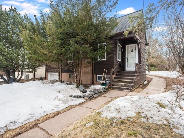 226 W College St, Duluth, MN 55812