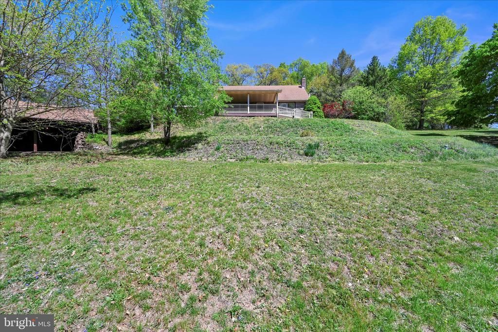 85 GERNANTS CHURCH ROAD , LEESPORT, PA 19533