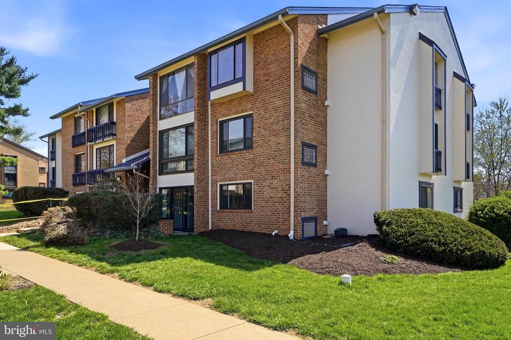 10222 Bushman Drive, Unit 8101, Oakton, VA 22124 Main Photo