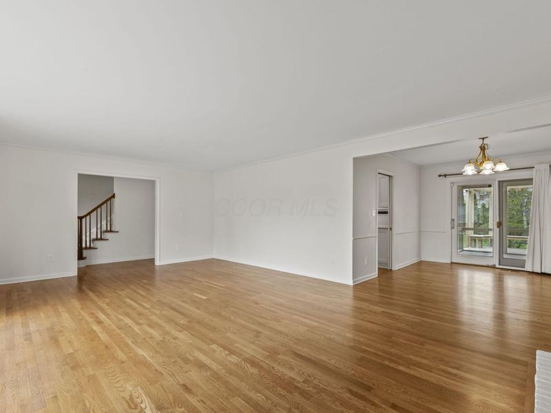 242 W New England Avenue, Columbus, OH 43085 Photo 10