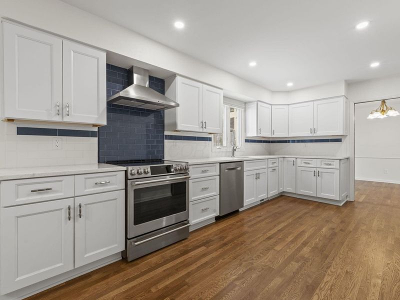 242 W New England Avenue, Columbus, OH 43085 Photo 14