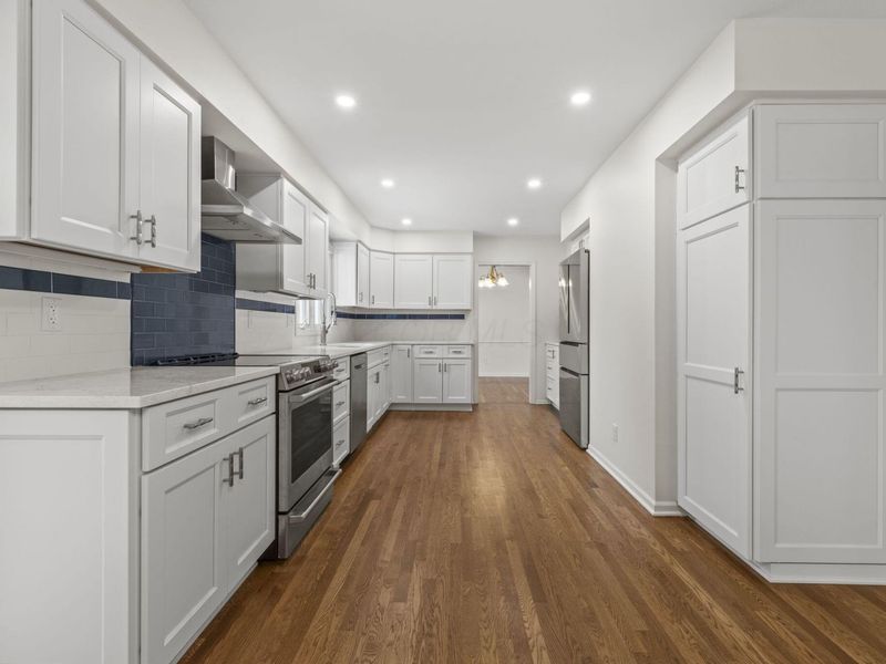 242 W New England Avenue, Columbus, OH 43085 Photo 15