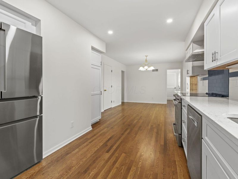 242 W New England Avenue, Columbus, OH 43085 Photo 18