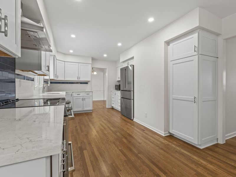 242 W New England Avenue, Columbus, OH 43085 Photo 19