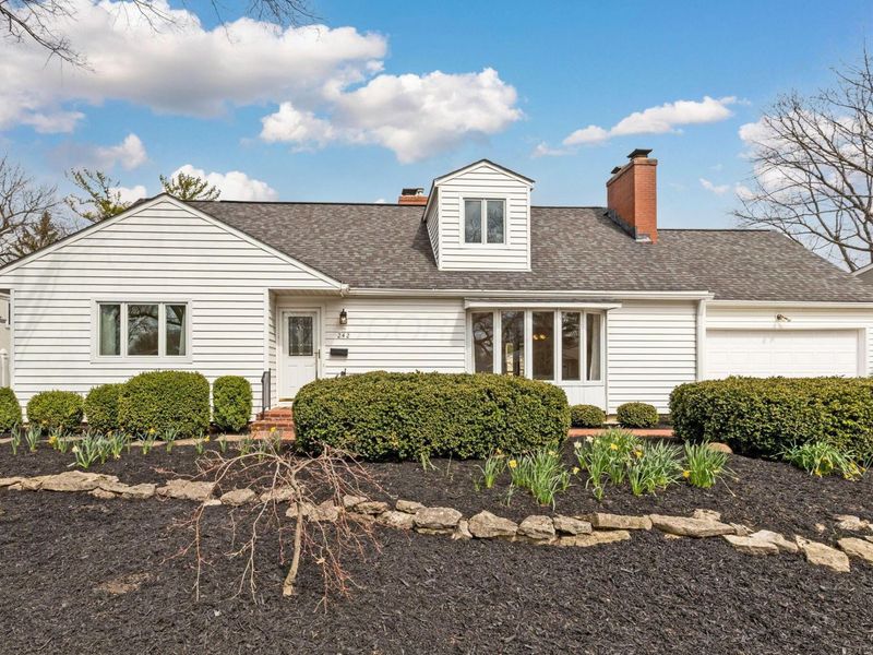 242 W New England Avenue, Columbus, OH 43085 Photo 2