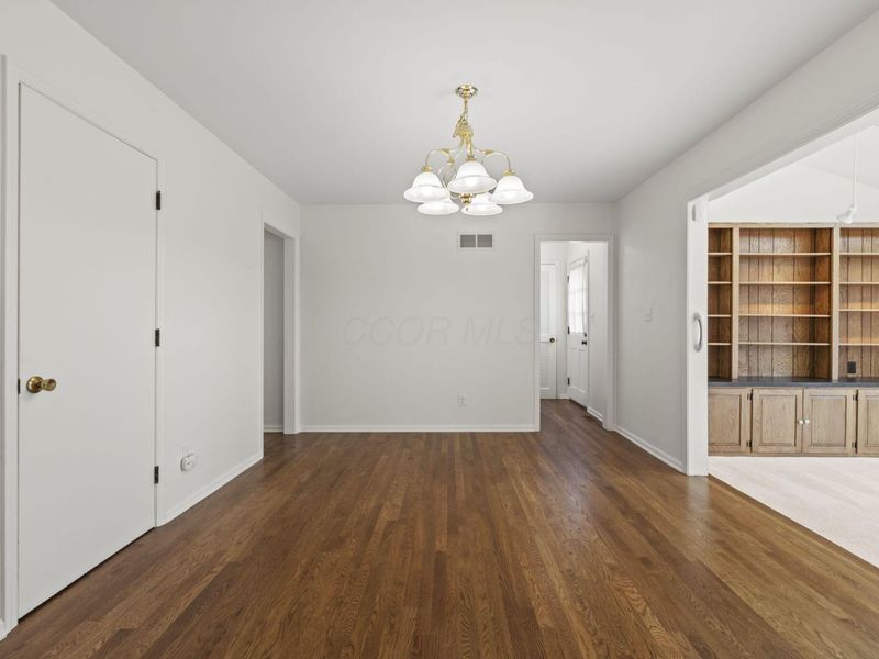 242 W New England Avenue, Columbus, OH 43085 Photo 20