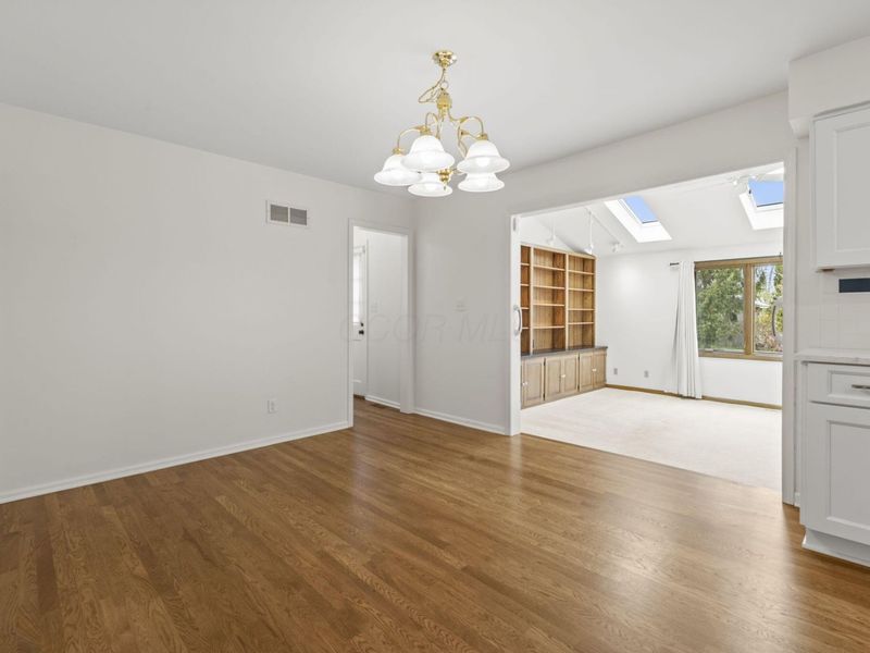 242 W New England Avenue, Columbus, OH 43085 Photo 21