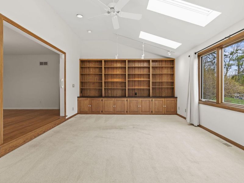 242 W New England Avenue, Columbus, OH 43085 Photo 23